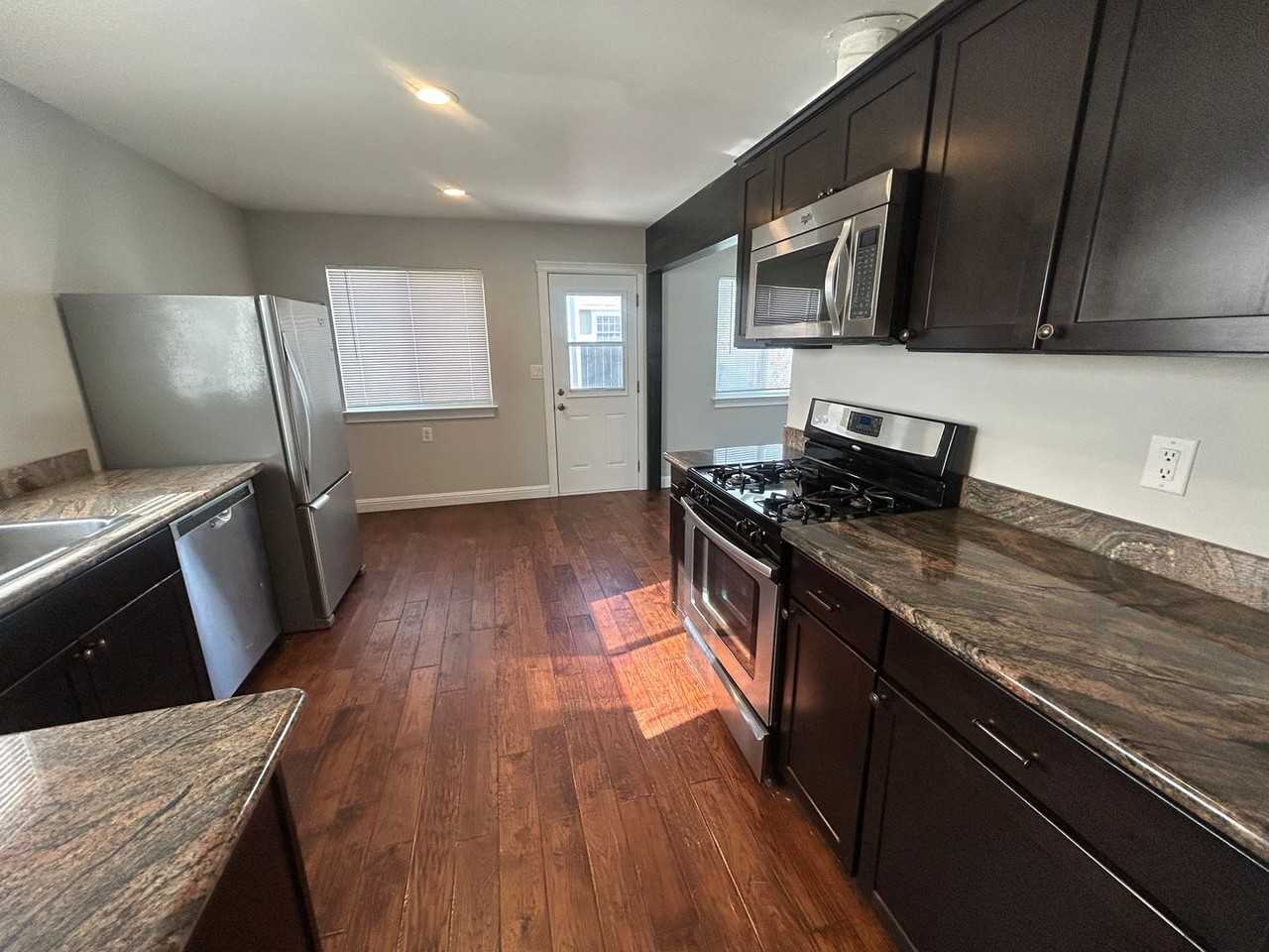 51 Washington St - Photo 5 of 19