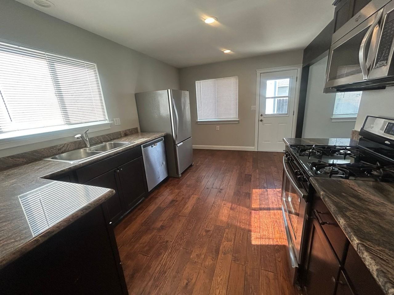 51 Washington St - Photo 6 of 19