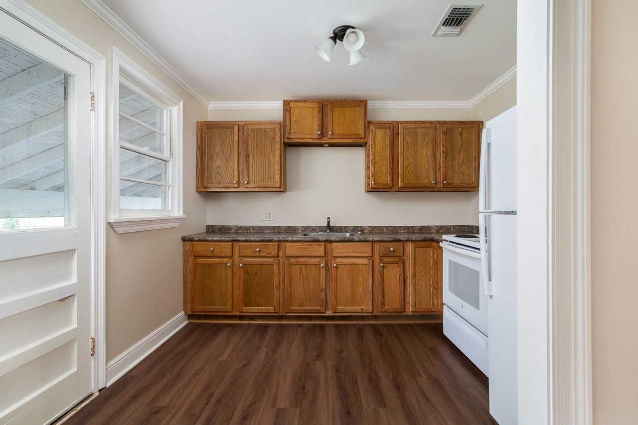 2225 Rogers Dr - Photo 5 of 10