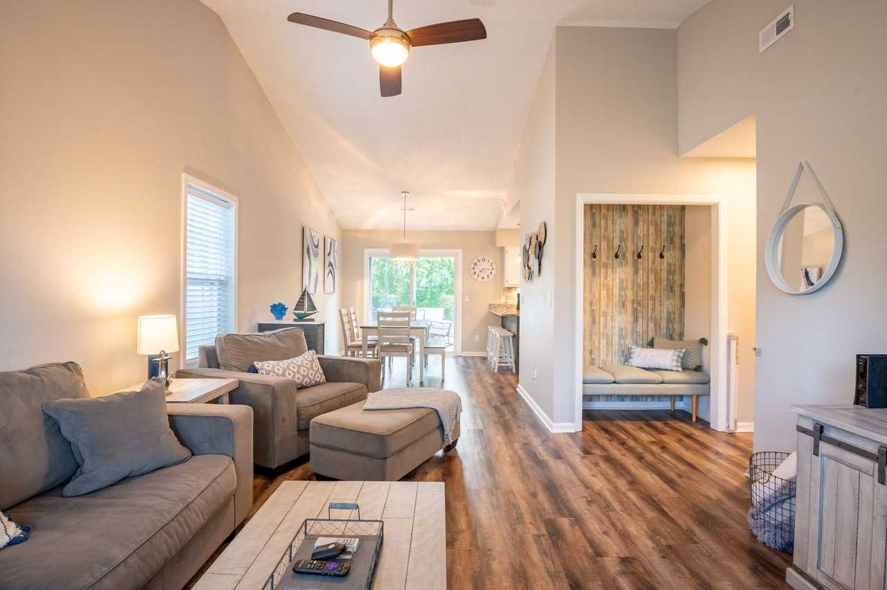 907 Brewster Ln - Photo 5 of 23