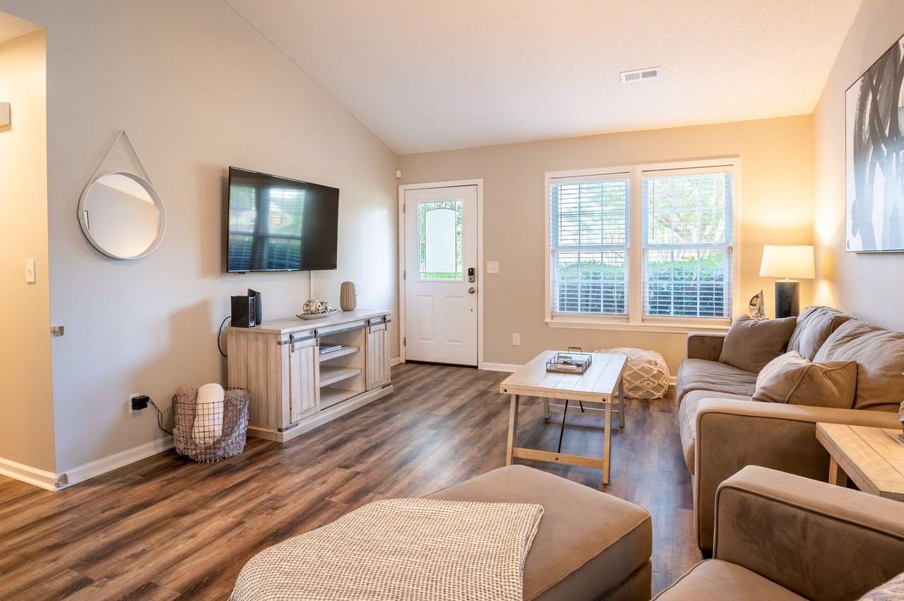 907 Brewster Ln - Photo 6 of 23