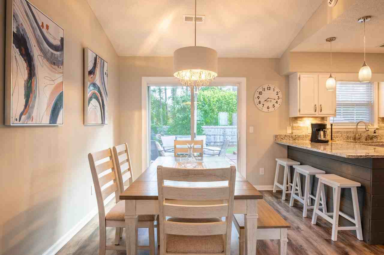 907 Brewster Ln - Photo 7 of 23