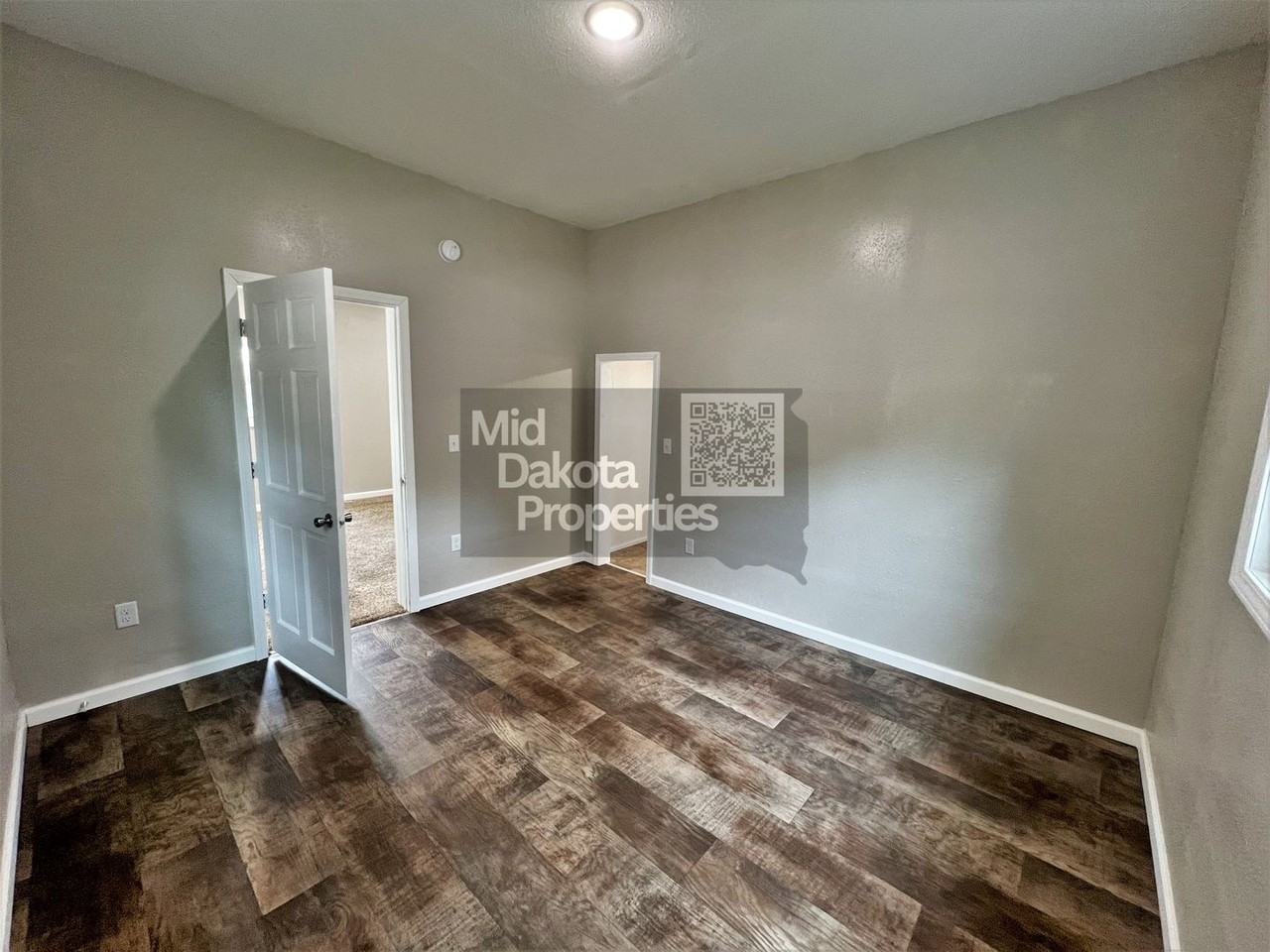 404 S Minnesota St - Photo 2 of 29