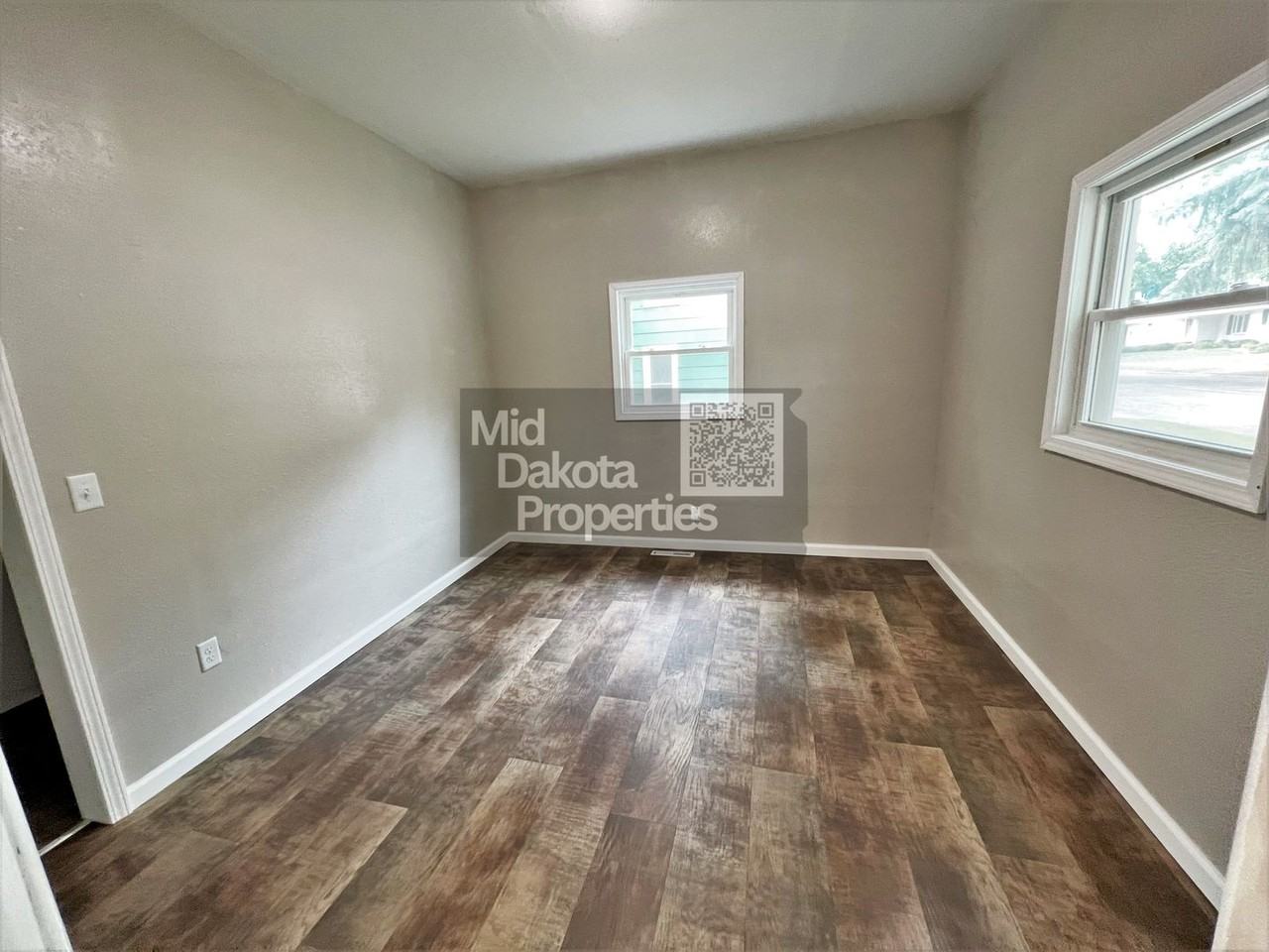 404 S Minnesota St - Photo 3 of 29