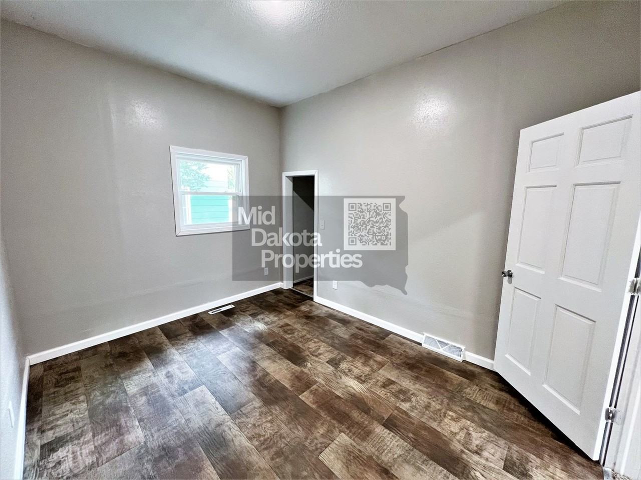 404 S Minnesota St - Photo 5 of 29