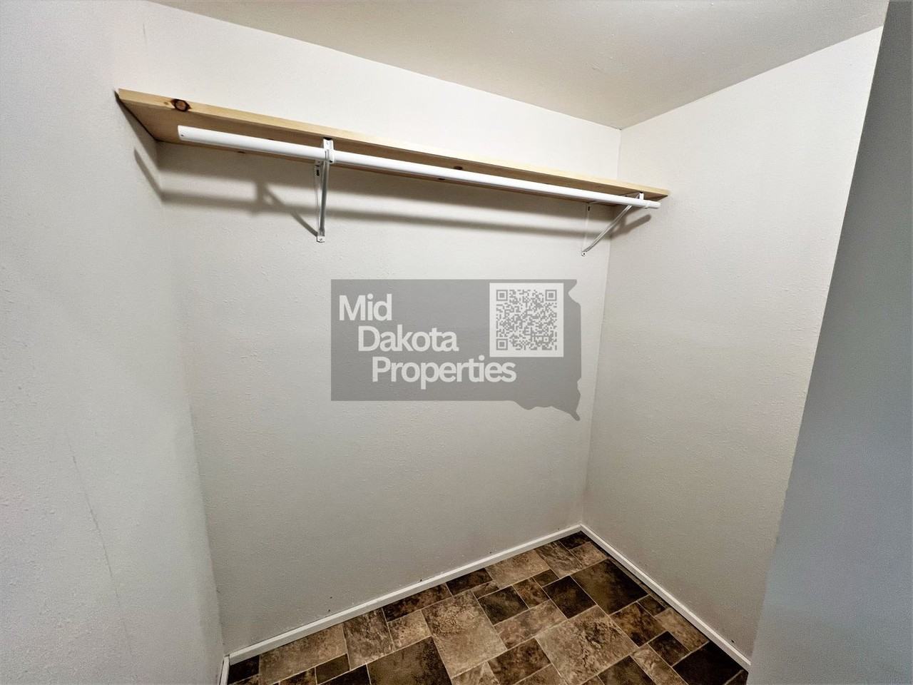 404 S Minnesota St - Photo 6 of 29