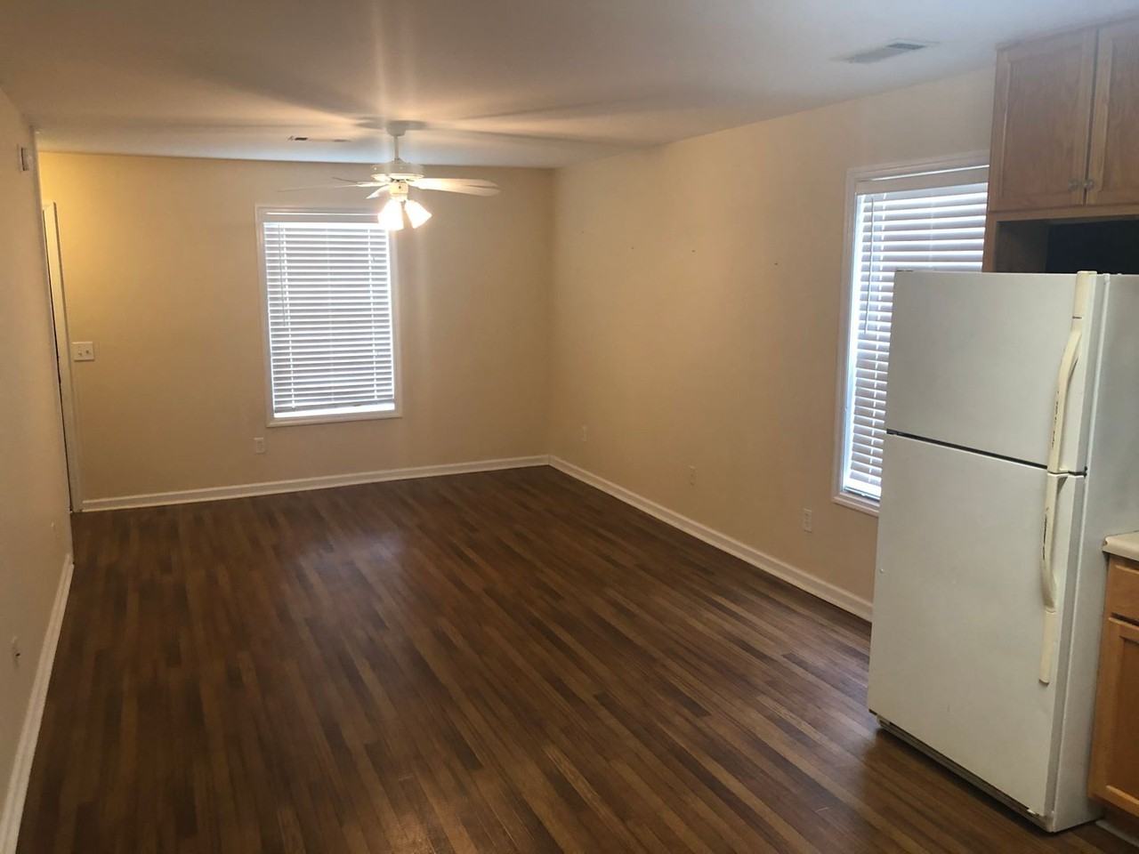 1885 Bellwood Pl - Photo 2 of 4