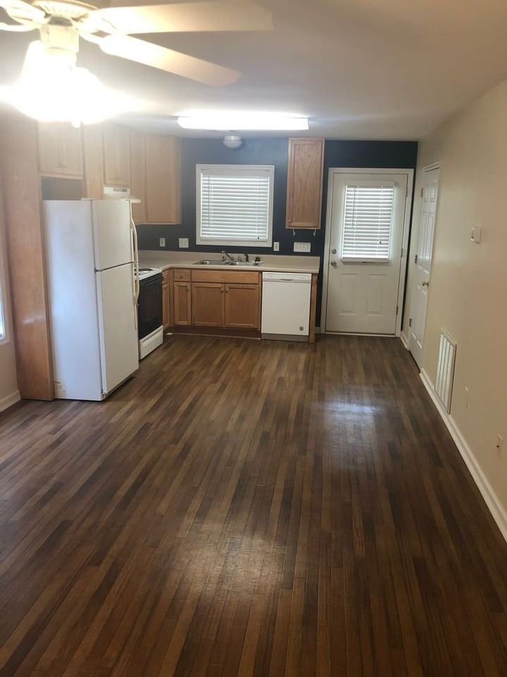 1885 Bellwood Pl - Photo 3 of 4