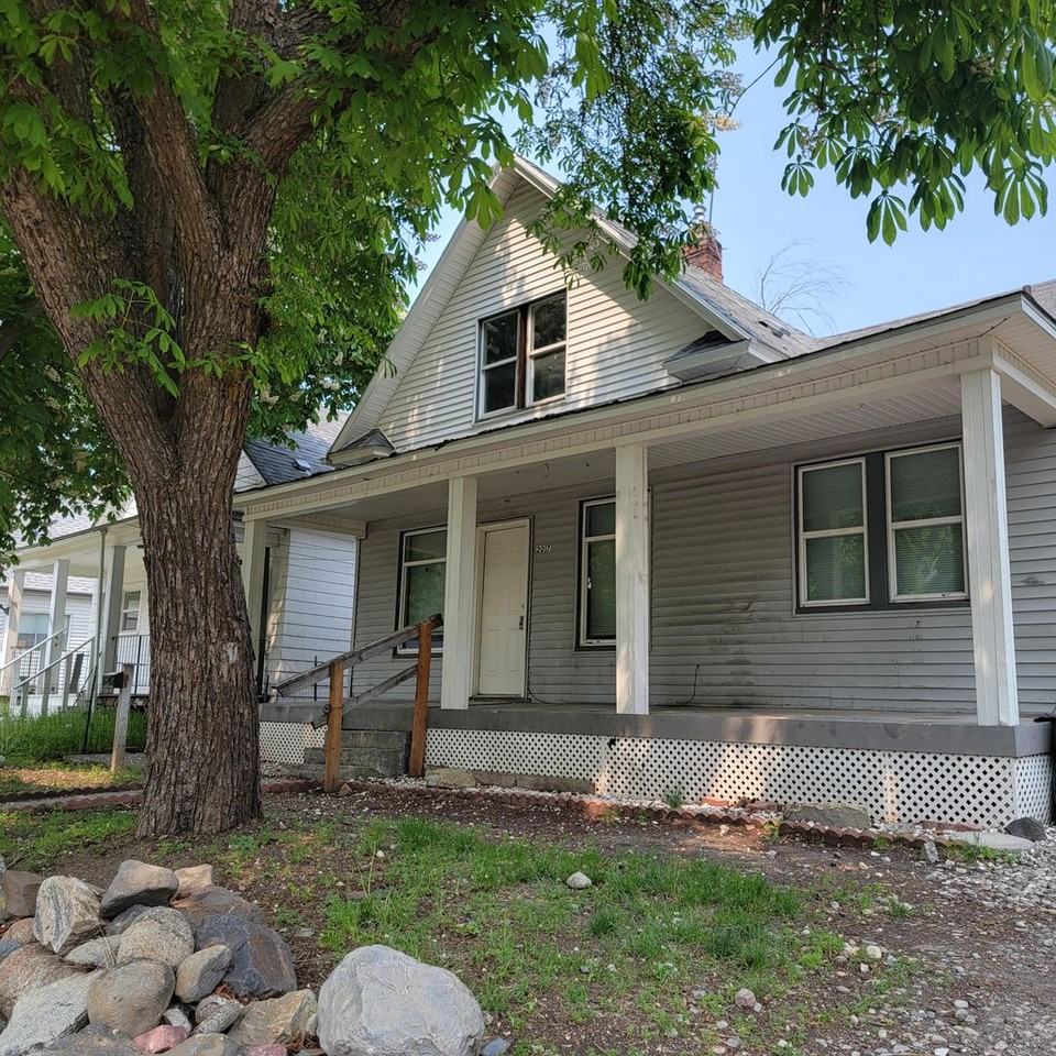 2017 E Hartson Ave - Photo 2 of 11