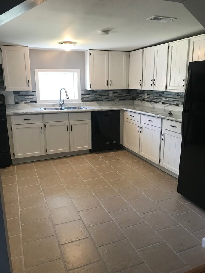 203 Gladys Ave - Photo 2 of 10