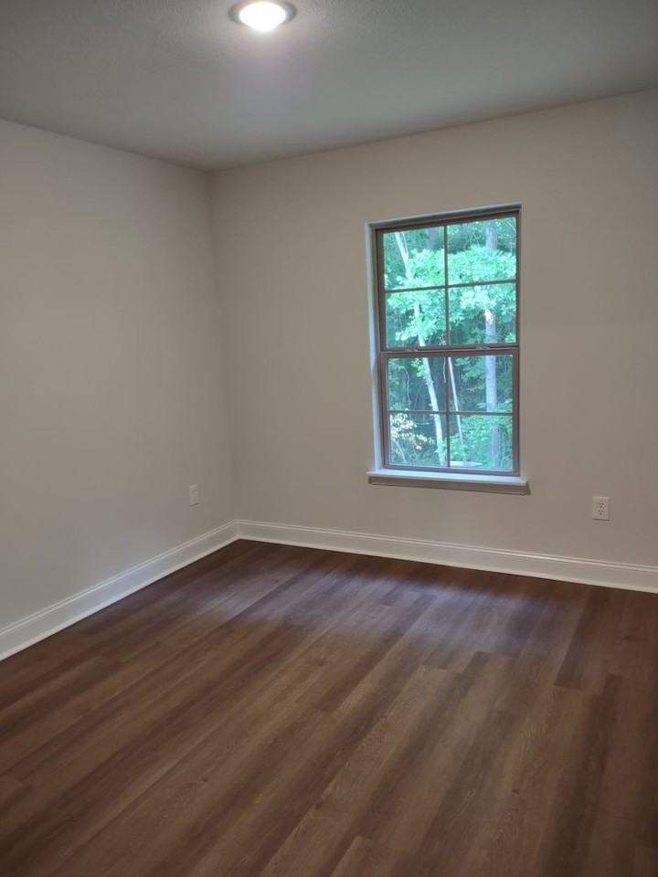 1007 Silver Cir - Photo 5 of 8