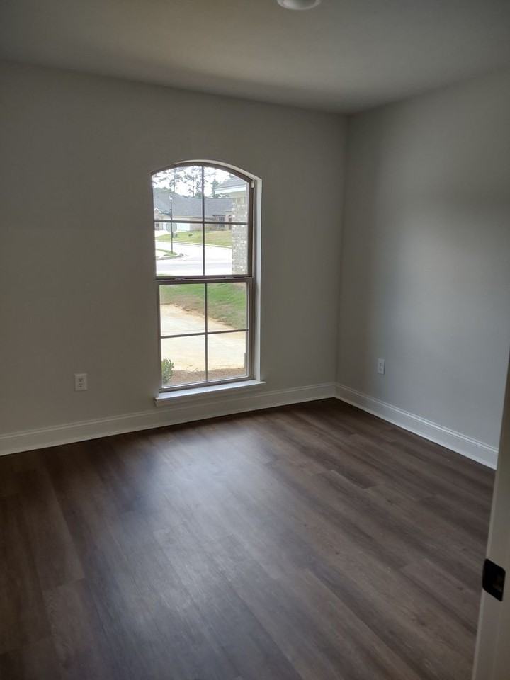 1007 Silver Cir - Photo 7 of 8