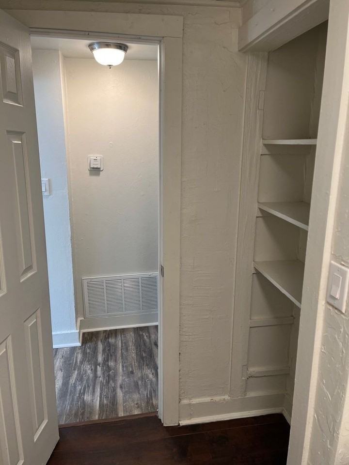 2912 N Independence Ave - Photo 5 of 25