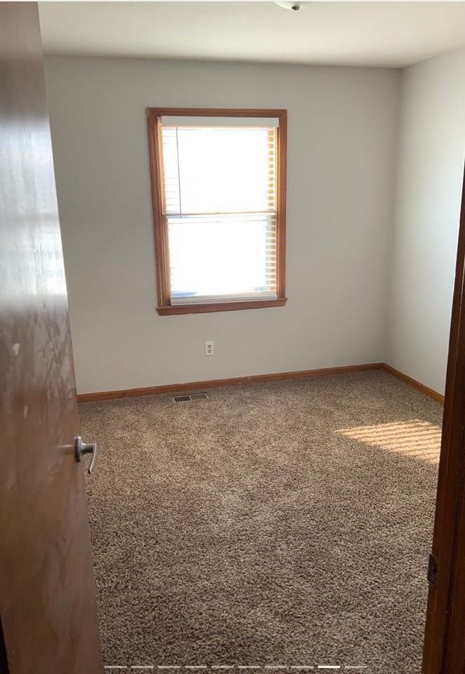 1614 Cottonwood St - Photo 3 of 8