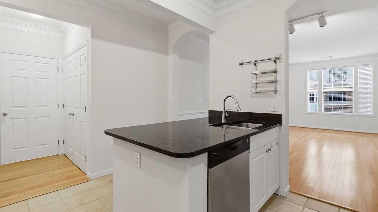 3 Arch Pl #226 - Photo 7 of 33