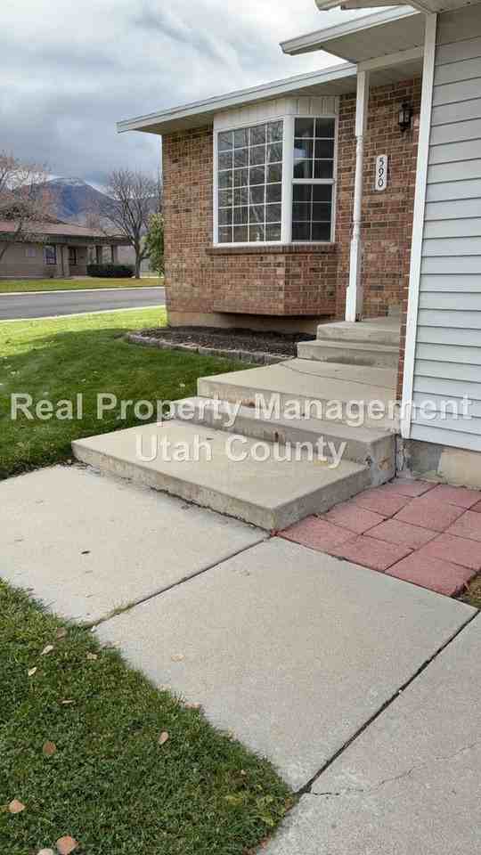 590 E 1090 N - Photo 2 of 3