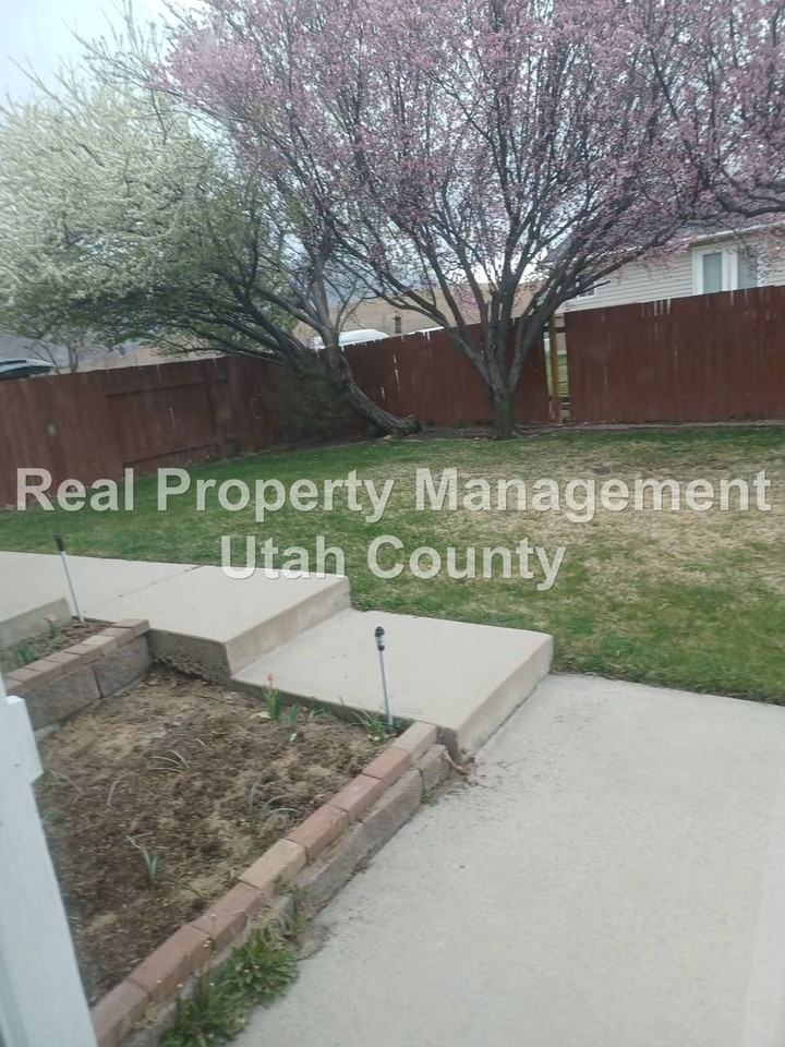 590 E 1090 N - Photo 3 of 3