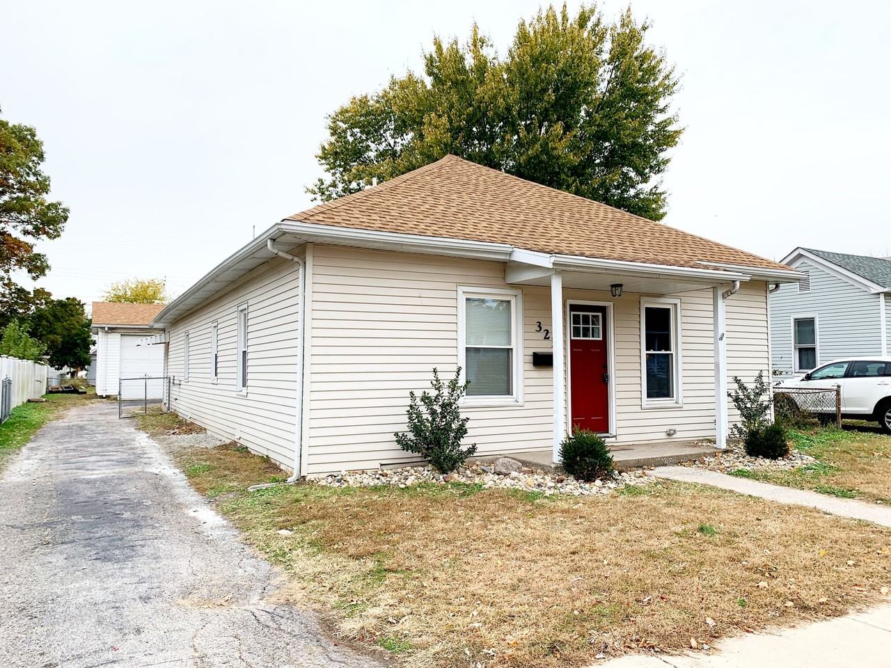 321 Monroe St - Photo 3 of 34