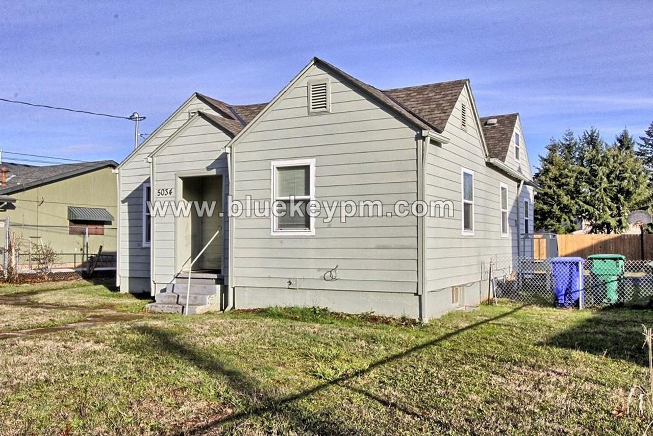 5034 Se 111th Ave - Photo 2 of 17