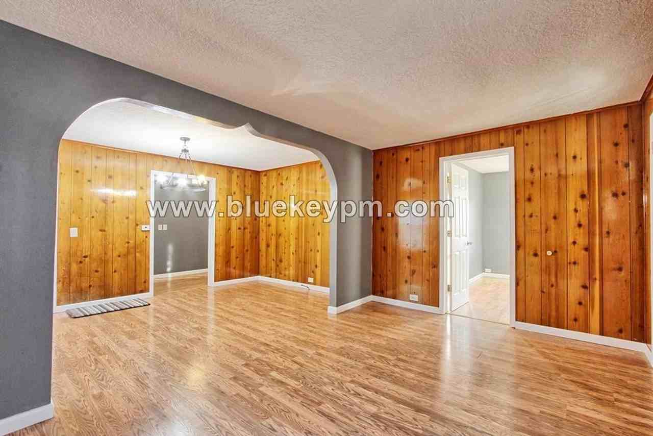 5034 Se 111th Ave - Photo 5 of 17