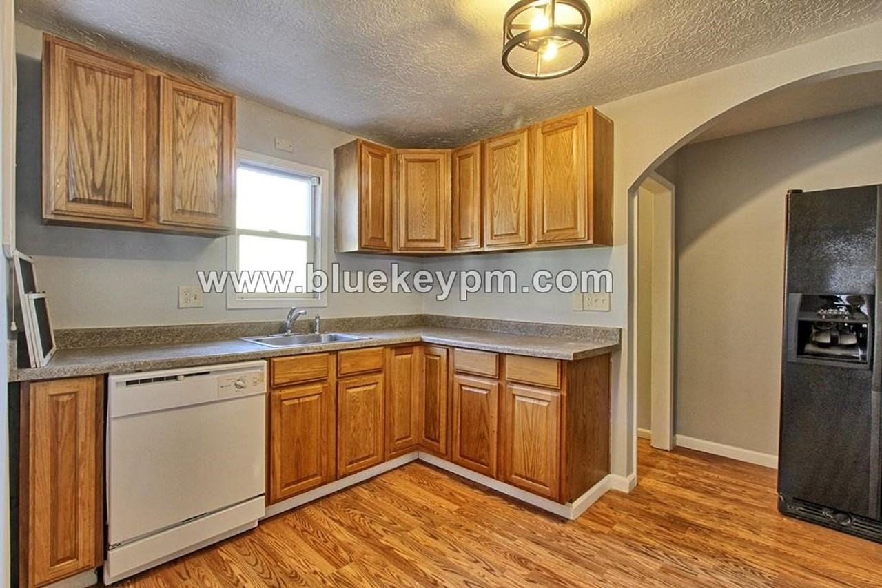 5034 Se 111th Ave - Photo 6 of 17