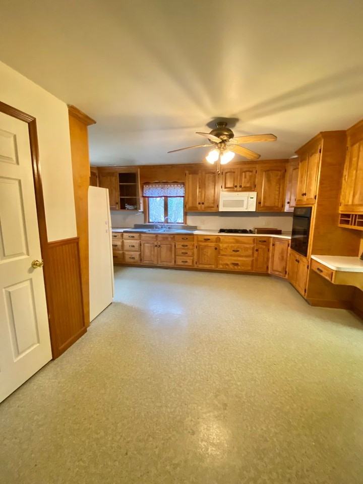 982 Colebrook Rd - Photo 6 of 23