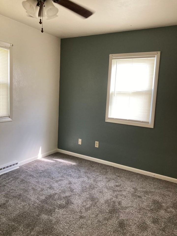 1829 Townline Ave - Photo 5 of 10