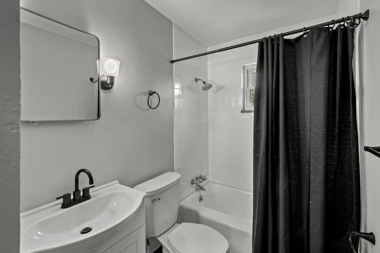 2727 Versailles Ave - Photo 2 of 20