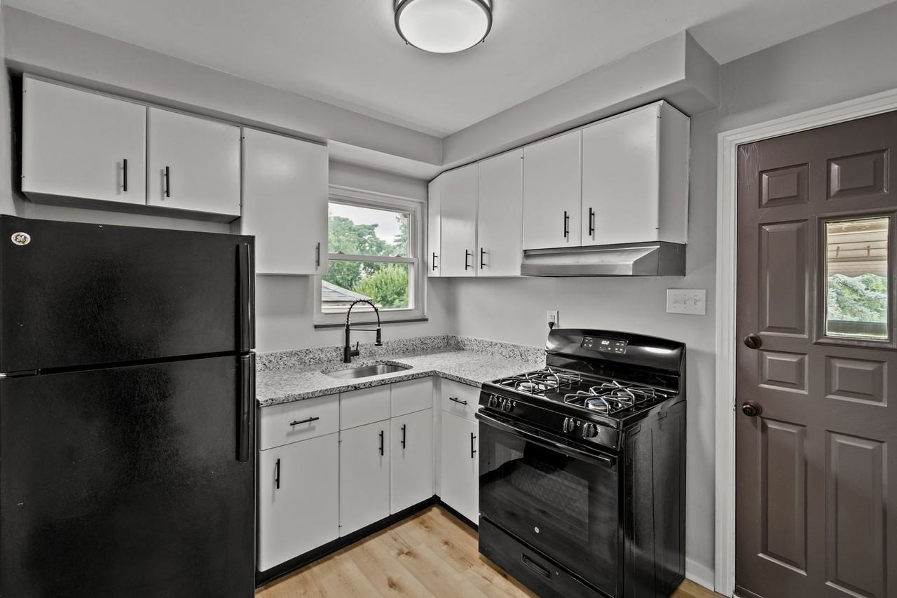 2727 Versailles Ave - Photo 6 of 20