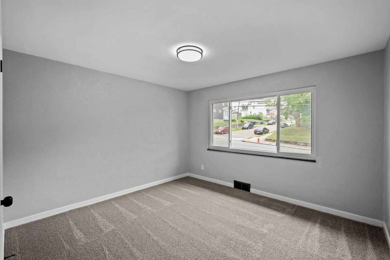 2727 Versailles Ave - Photo 7 of 20