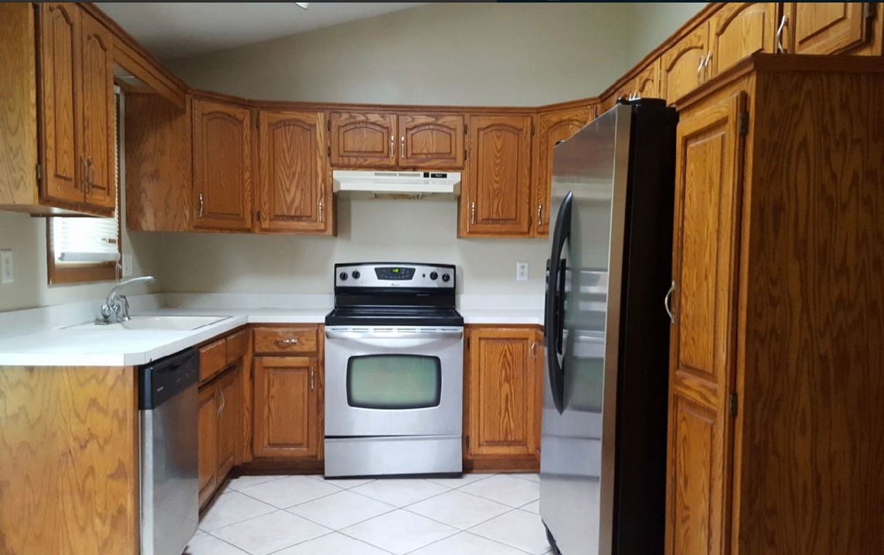 1749 Dixon Dr - Photo 2 of 9