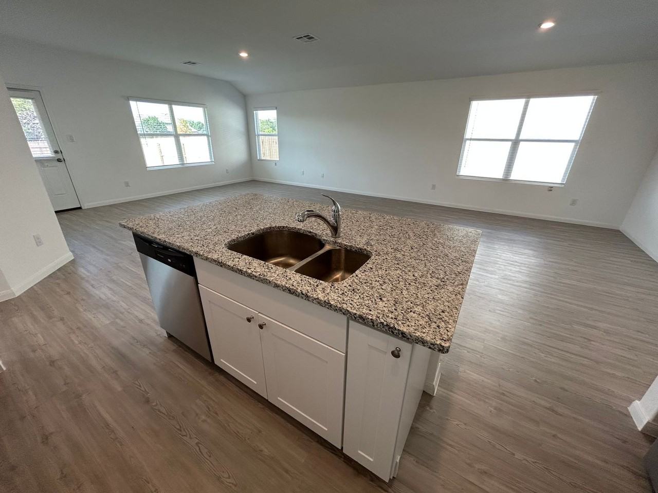 14706 Somerset Ml - Photo 7 of 27