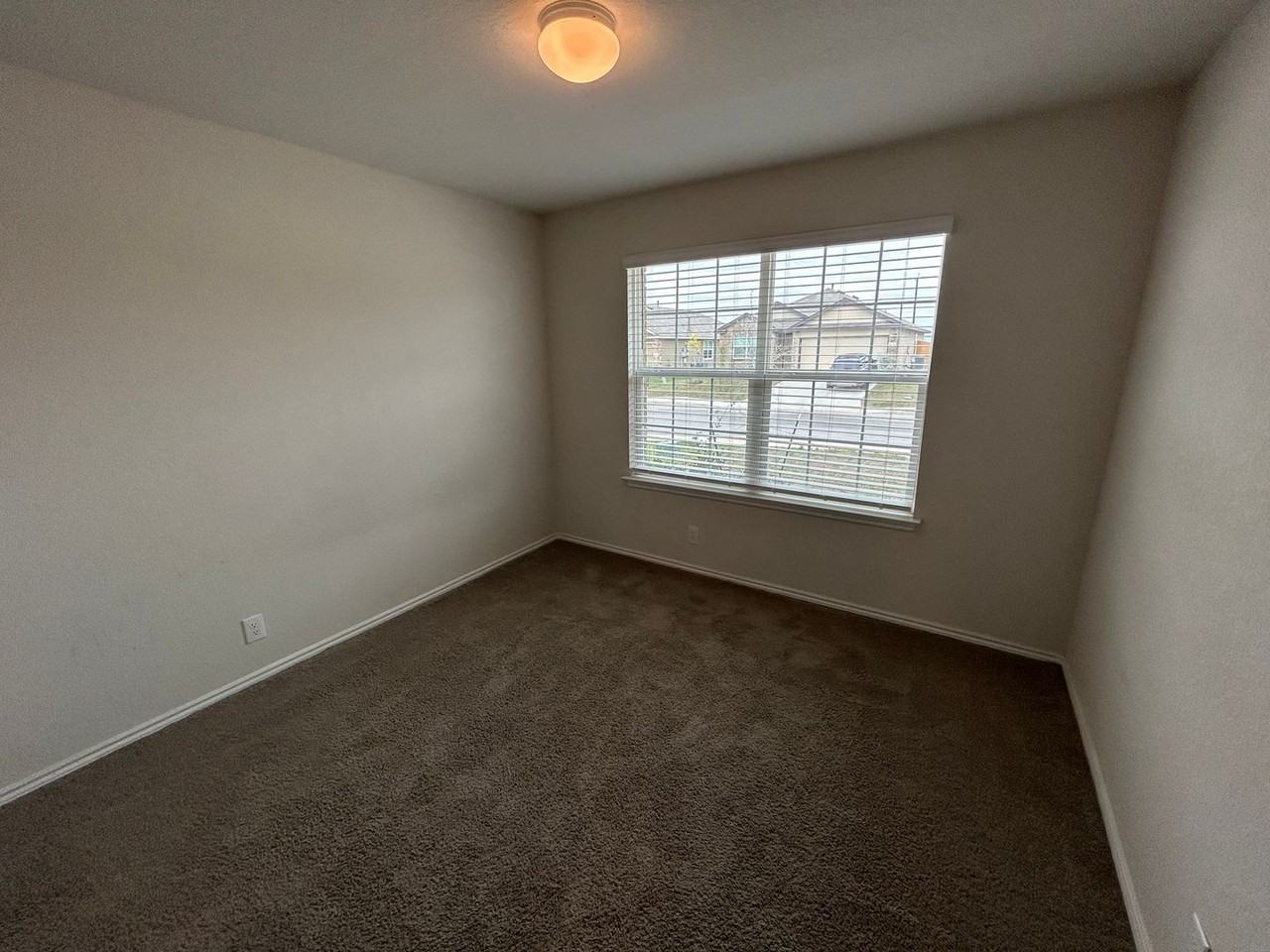 8215 Falcon Meadow Dr - Photo 3 of 31