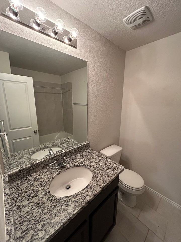 8215 Falcon Meadow Dr - Photo 5 of 31