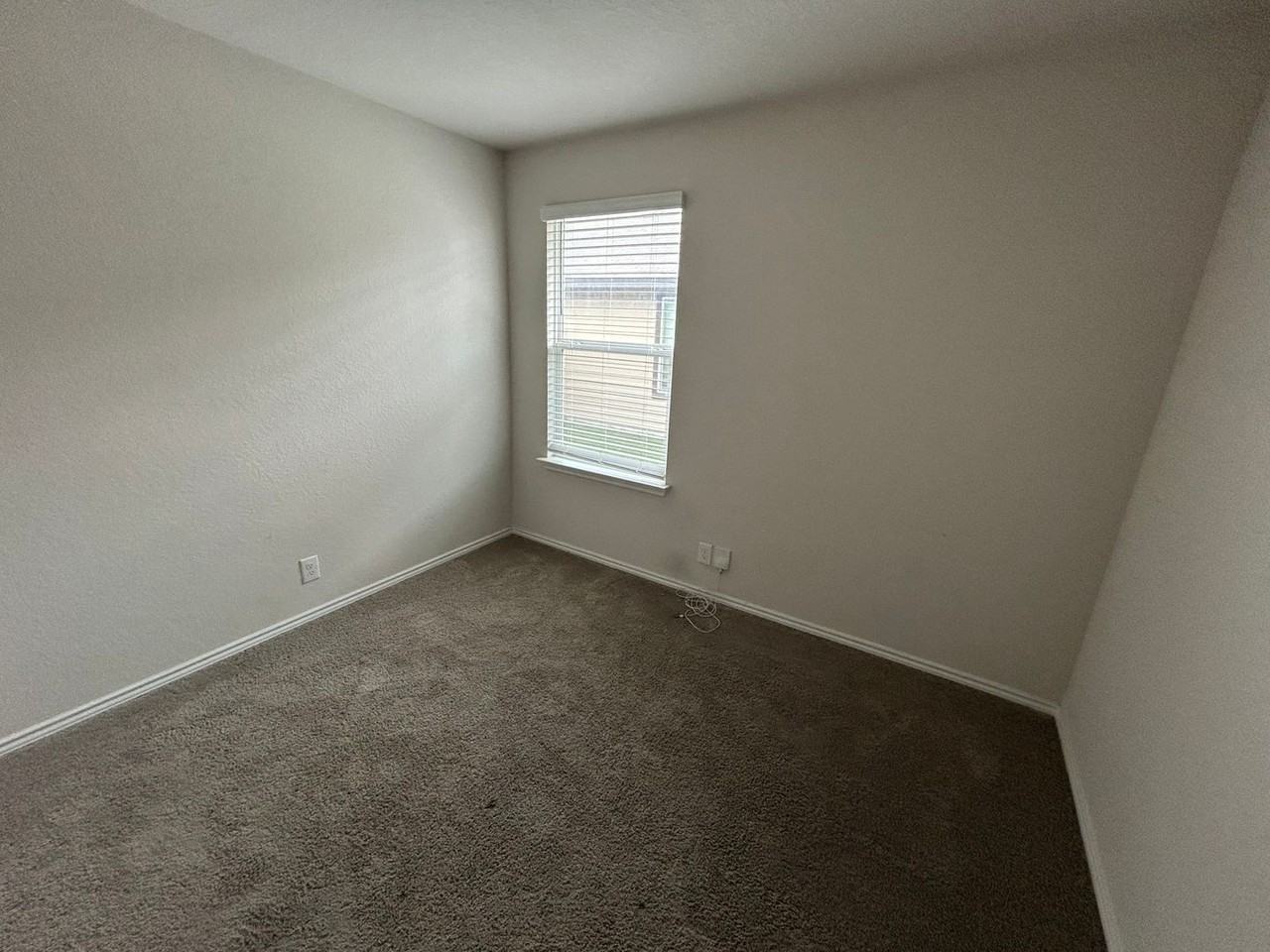 8215 Falcon Meadow Dr - Photo 7 of 31