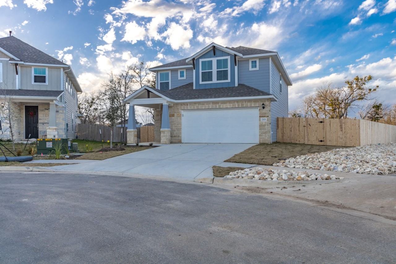 213 Riverhill Cv - Photo 2 of 29