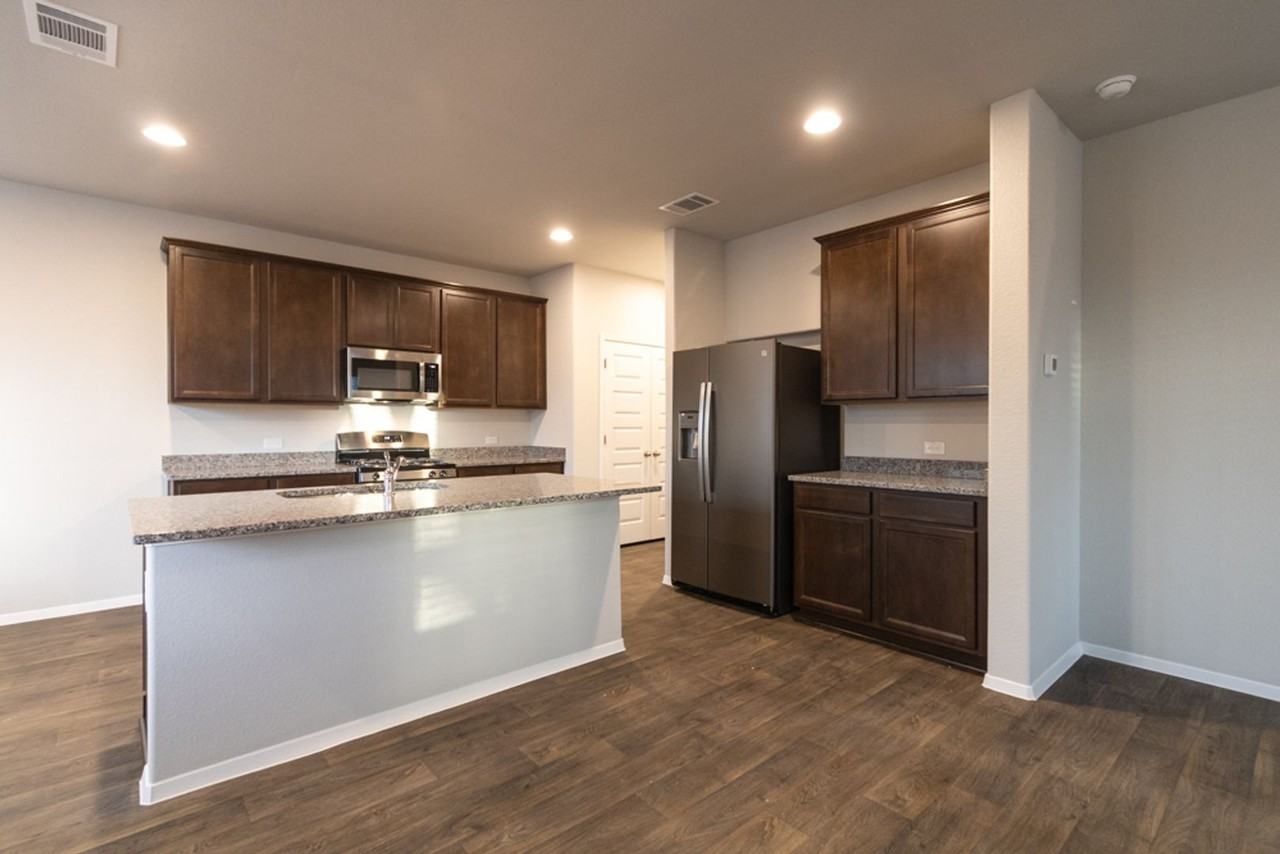 213 Riverhill Cv - Photo 3 of 29