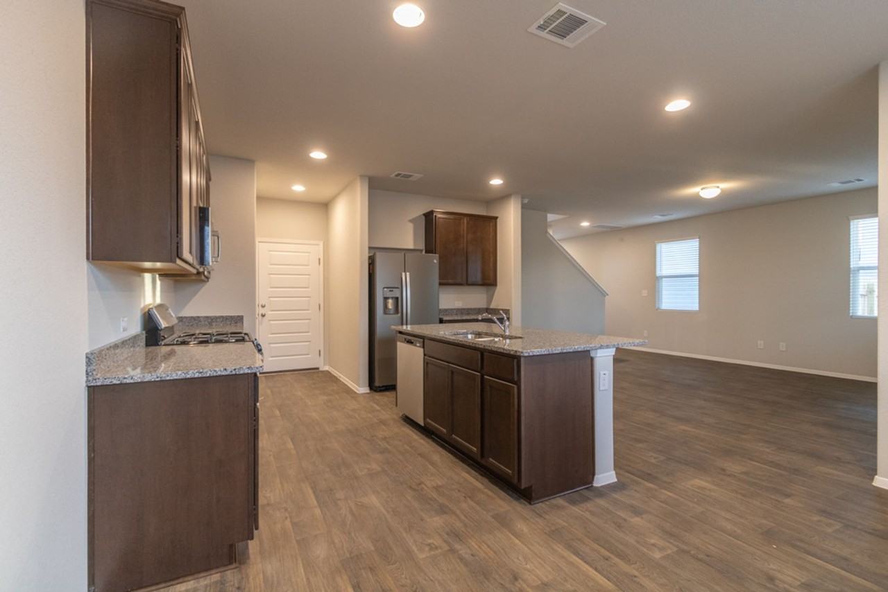 213 Riverhill Cv - Photo 5 of 29