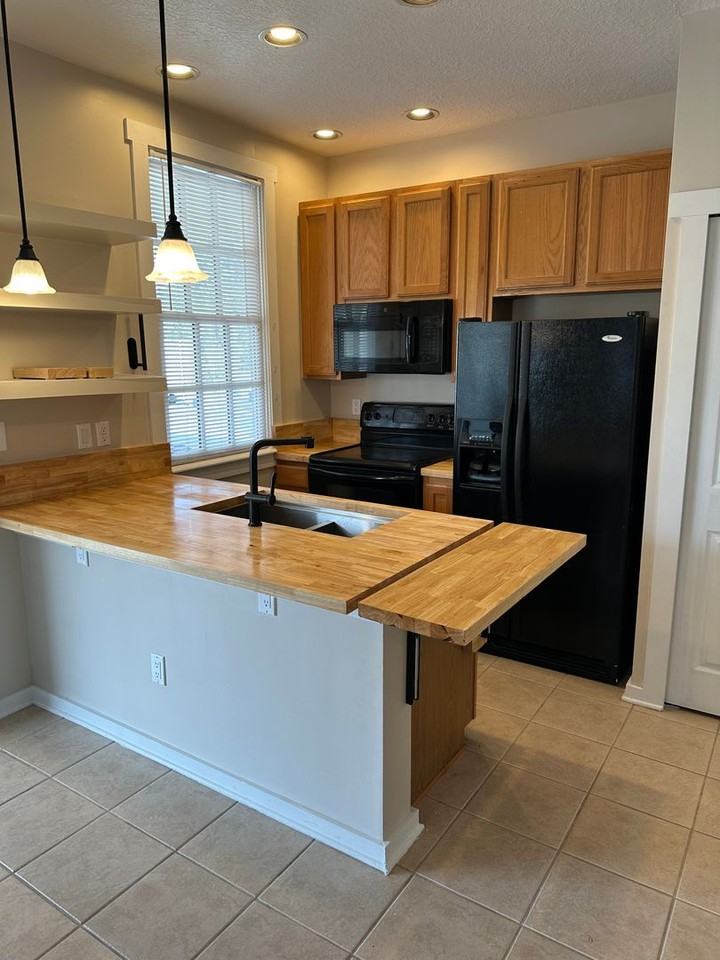 1896 Floyd St - Photo 2 of 16