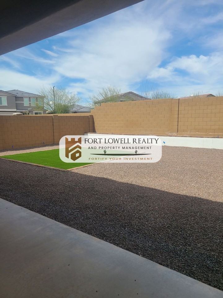 18374 W Weatherby Dr - Photo 2 of 28