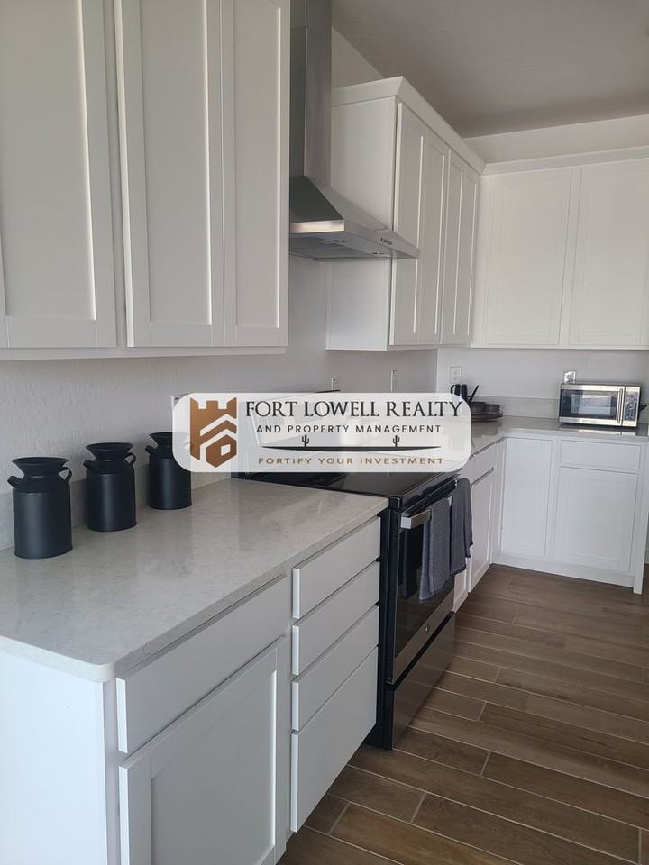 18374 W Weatherby Dr - Photo 5 of 28