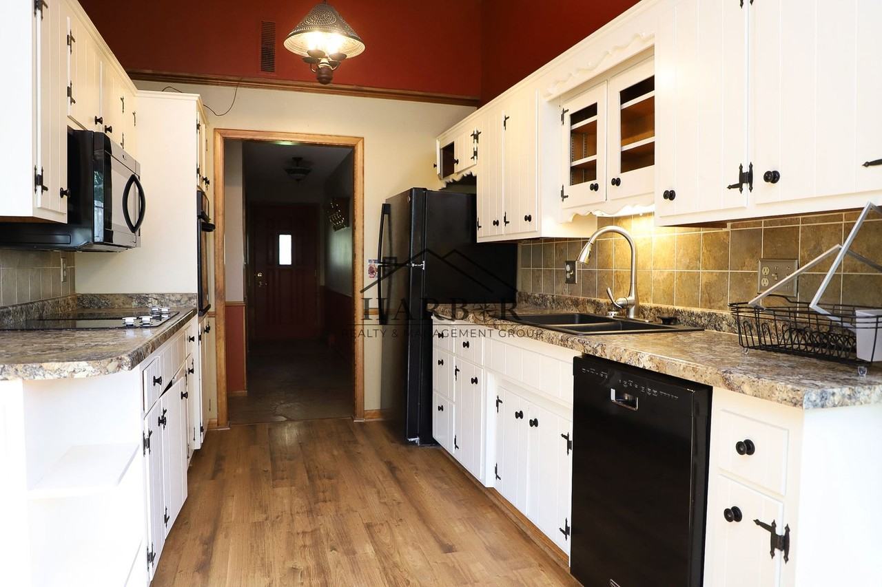 3504 Ogden Ct Ne - Photo 2 of 40