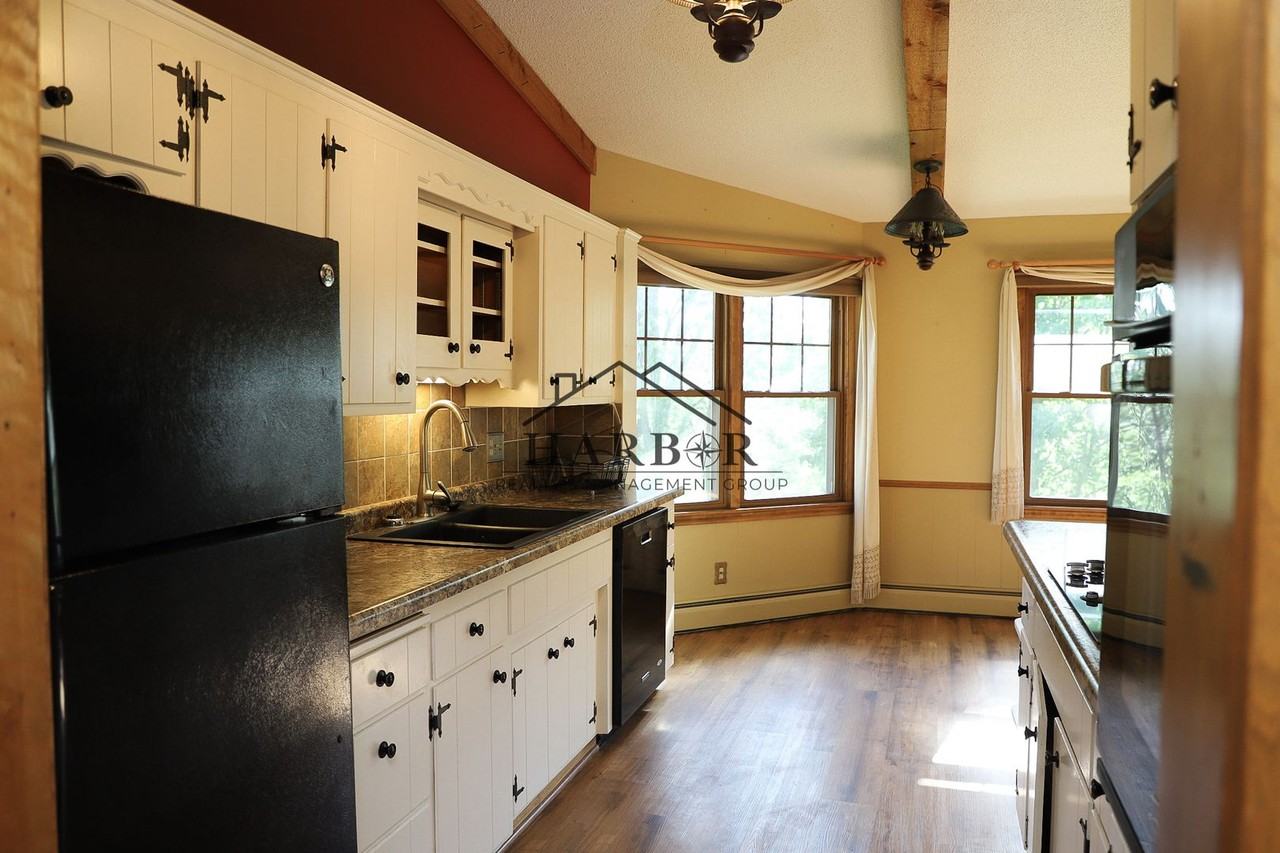 3504 Ogden Ct Ne - Photo 3 of 40