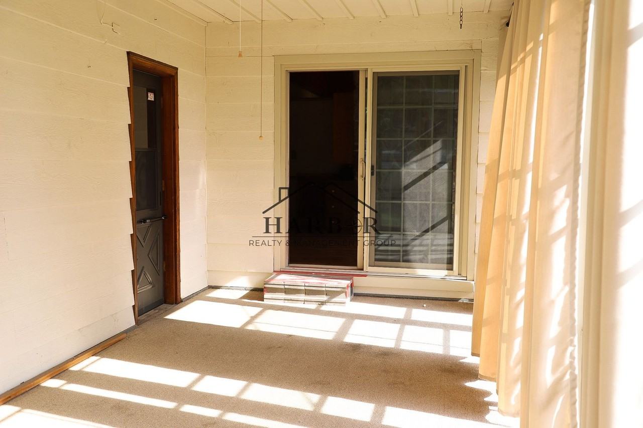 3504 Ogden Ct Ne - Photo 4 of 40