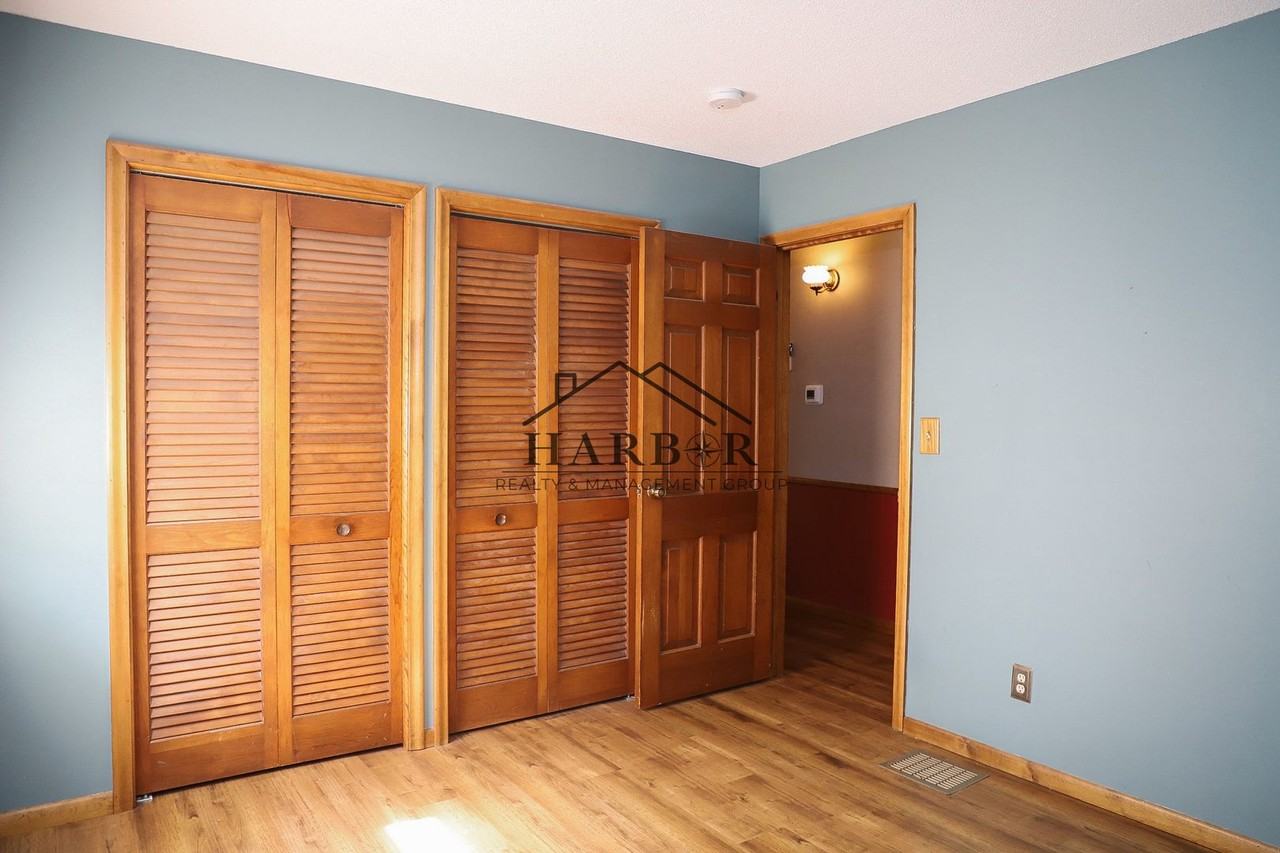 3504 Ogden Ct Ne - Photo 5 of 40