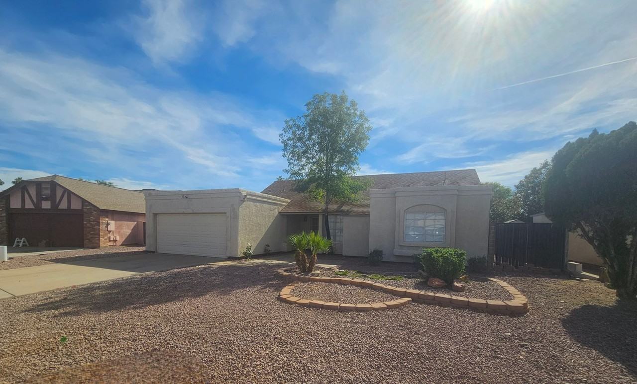 5523 W Yucca St - Photo 3 of 41