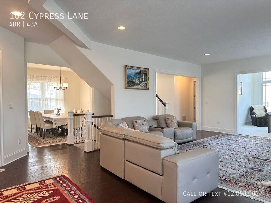 102 Cypress Ln - Photo 3 of 36