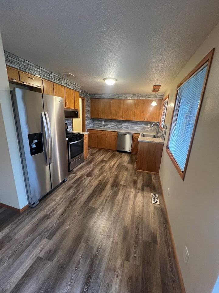 5869 G St - Photo 6 of 20