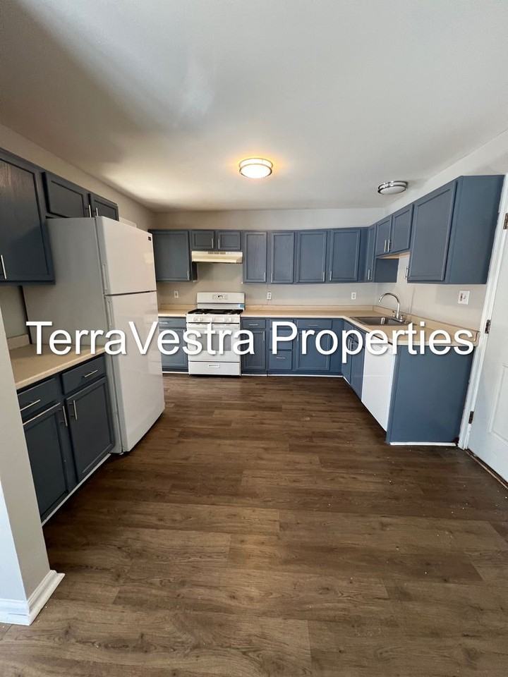 1100 Buck St - Photo 2 of 20