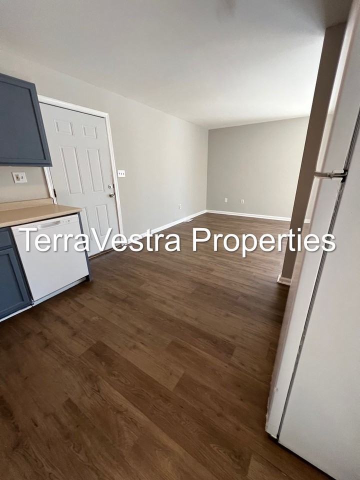 1100 Buck St - Photo 5 of 20